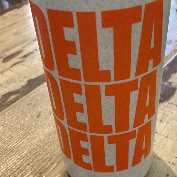 TRI DELTA THETA REUSABLE PLASTIC WATER BOTTLE! TOP UNSCREWS. HANDLE ON SIDE. - Picture 4 of 4